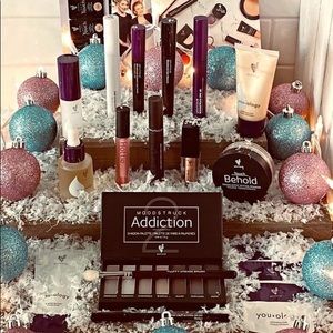 Younique Make Up kit